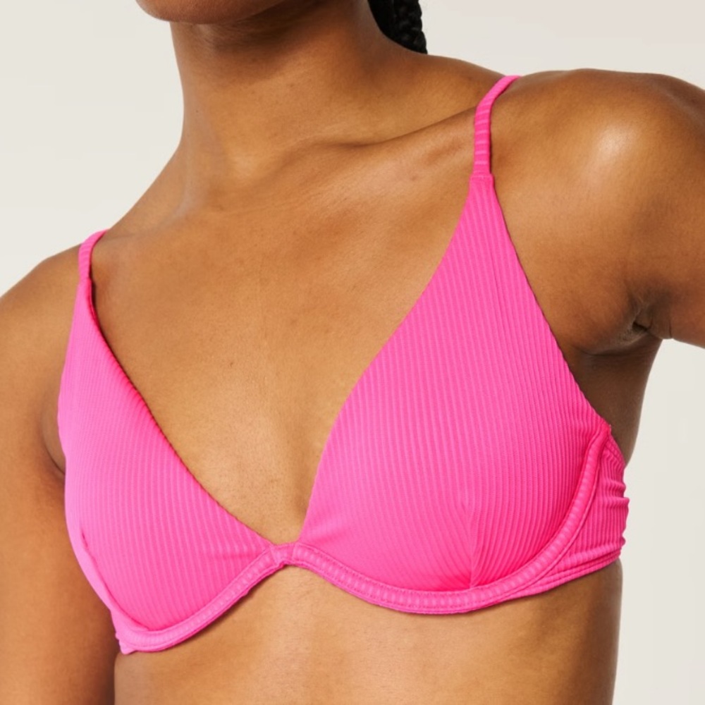 HOLLISTER PINK RIBBED PLUNGE UNDERWIRE BIKINI TOP.